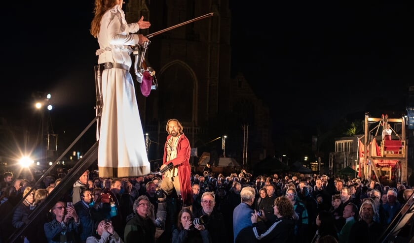 Vorig jaar was de Markt het decor voor 'Odyssee' door theatergroep Gajes (Foto: Ingrid Koenen)