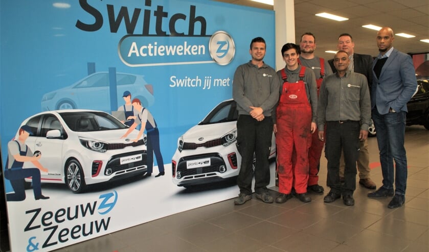 Het monteurs- en verkoopteam van Zeeuw en Zeeuw KIA Delft met uiterst rechts vestigingsmanager Elgin Herfst.