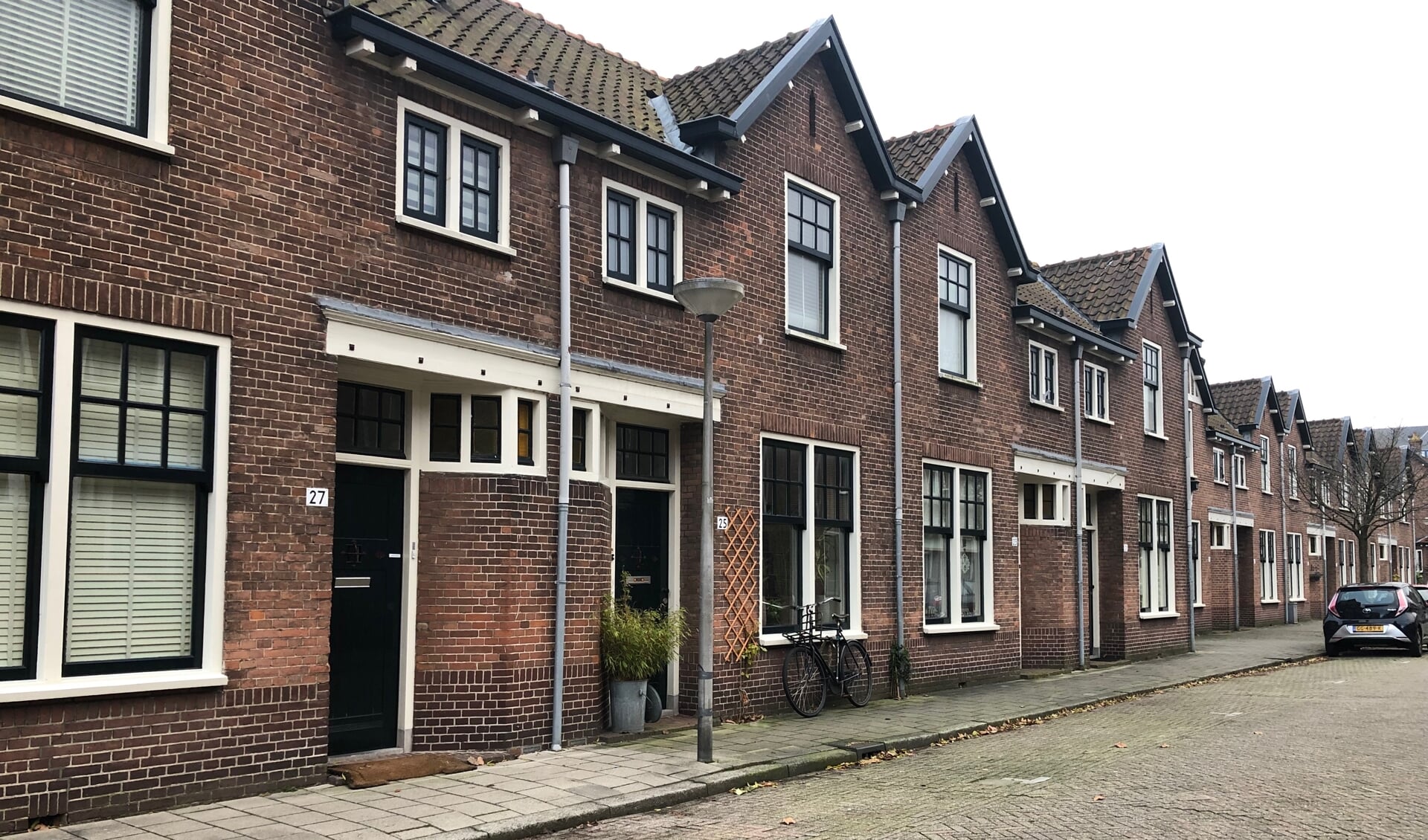 De woningen in de Vermeerstraat kampen al jaren met vocht en schimmel (Foto: CT)