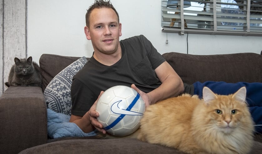 George Thoen zou het liefst nu zelf nog in het eerste elftal van Full Speed spelen, maar blessureleed maakt dit onmogelijk. (foto: Roel van Dorsten)