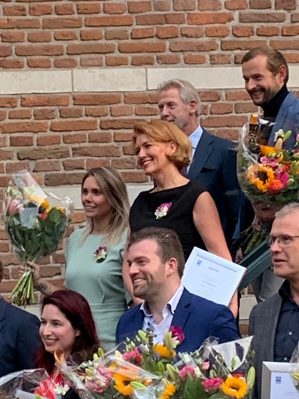 Jacqueline Papendrecht (centraal) tussen haar collega’s die ook als makelaar-taxateur bog zijn beëdigd.