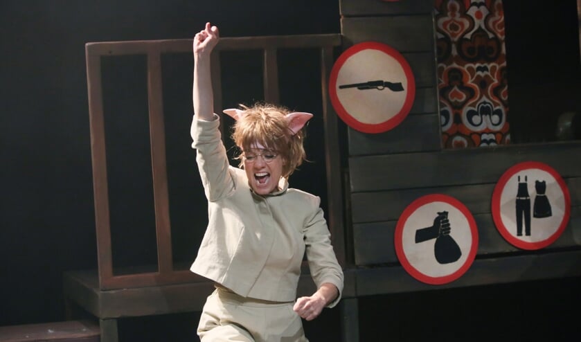 Ilse Warringa schittert in 'Zwijnenstal', te zien in De Veste! (Foto: Sanne Peper)
