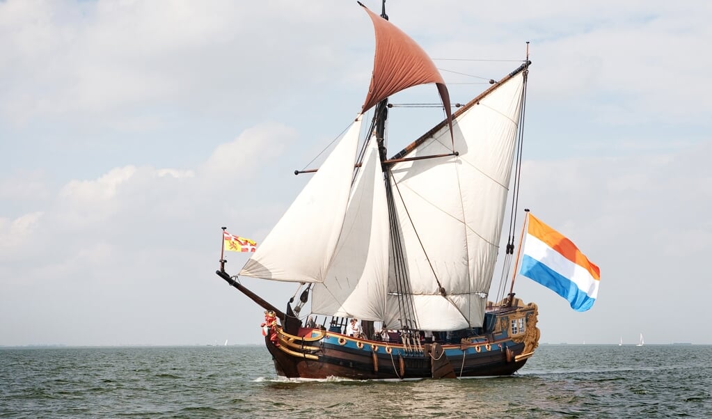 Het VOC-schip ‘Statenjacht Utrecht’ vaart een week lang door Delft