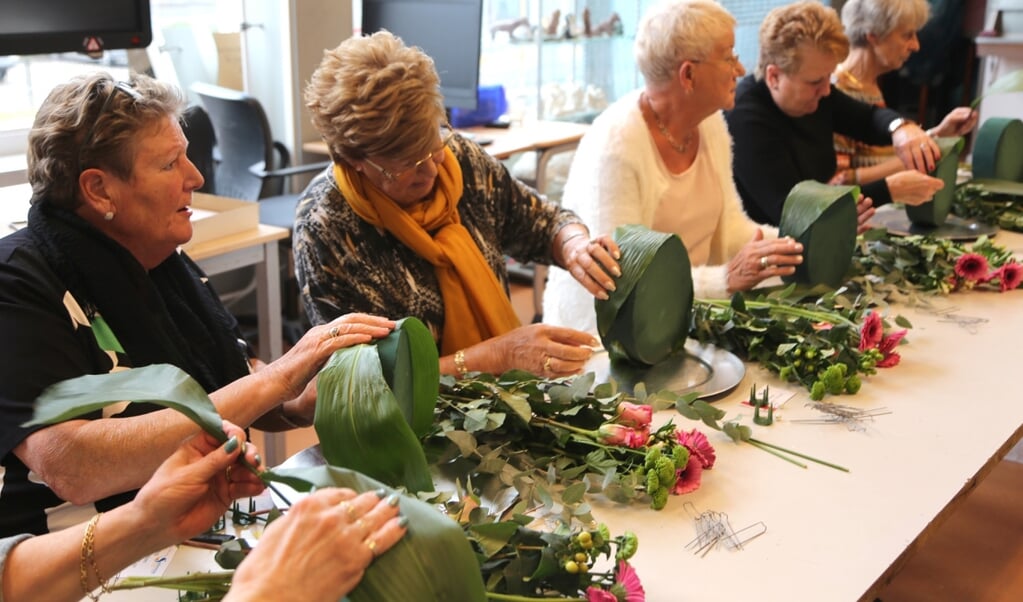 Op de Seniorendag kunt u ook gezellig meedoen met een workshop bloemschikken