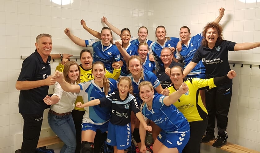 Oliveo handbal dames 1 gaat voor plek vier met coach Bouke Troost (l.)