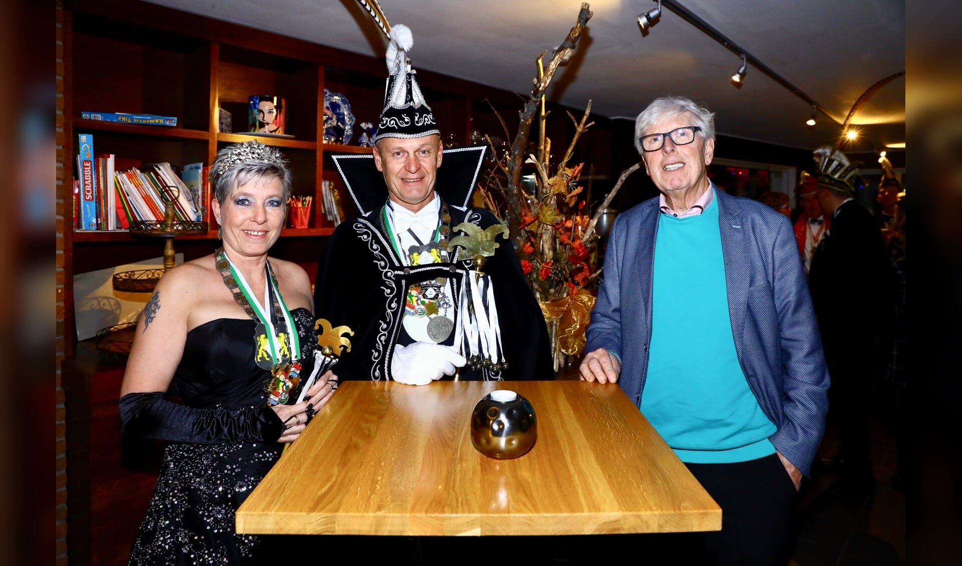 Nachtburgemeester Leo proostte ook met het Carnavaleske Stadsprinselijke paar John en Mirjam (Foto: Koos Bommelé)