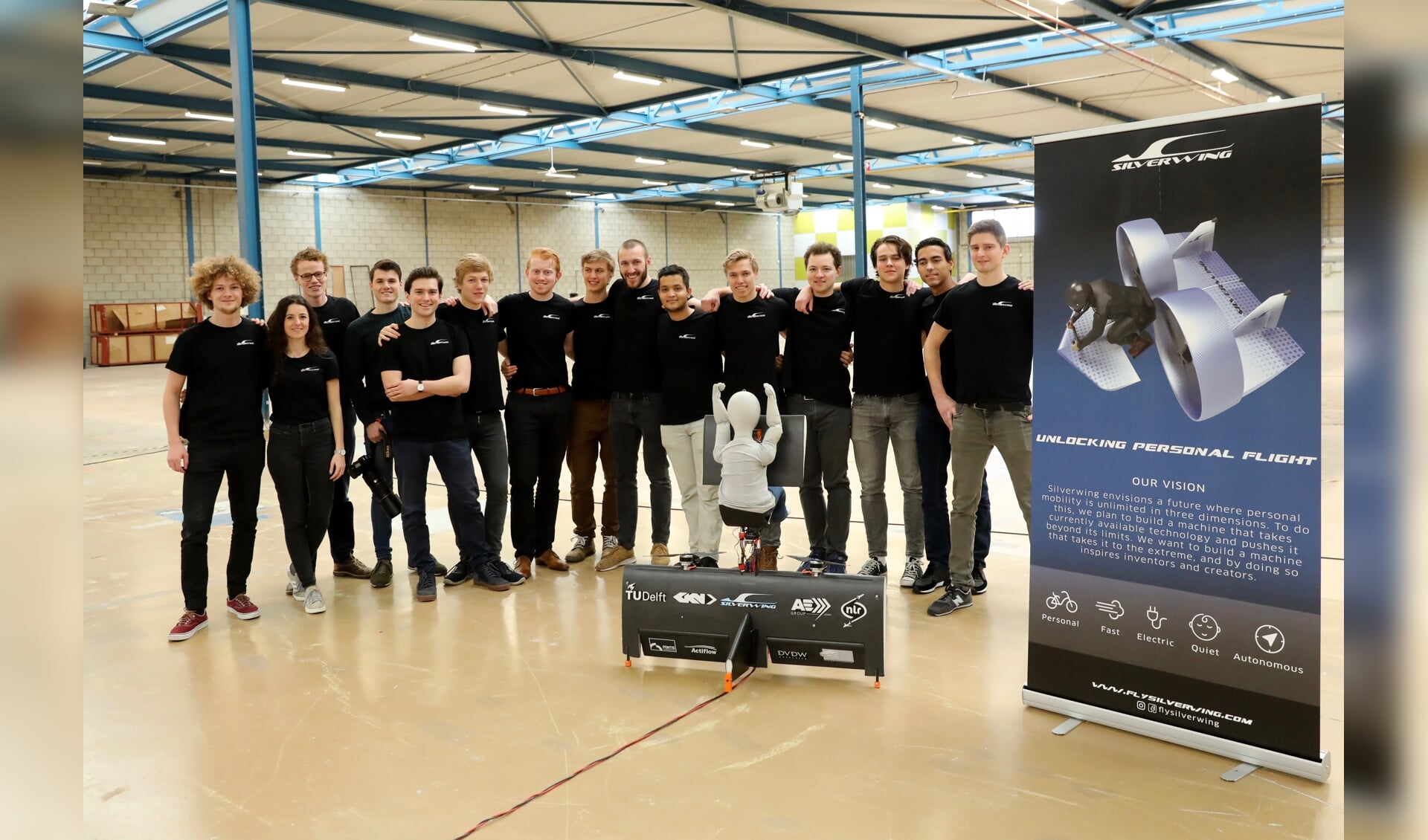 Het Silverwing-team met blij gemoed na de geslaagde demonstratie van het halfschaalmodel met dummy (Foto: Koos Bommelé)