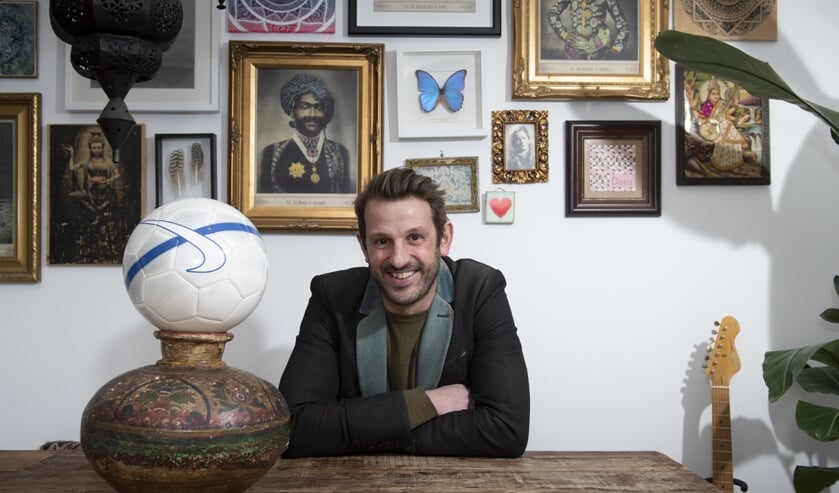Raymond van der Knaap reisde vaak gedurende het seizoen en is daarom op relatief jonge leeftijd wat lager gaan voetballen. (foto: Roel van Dorsten)