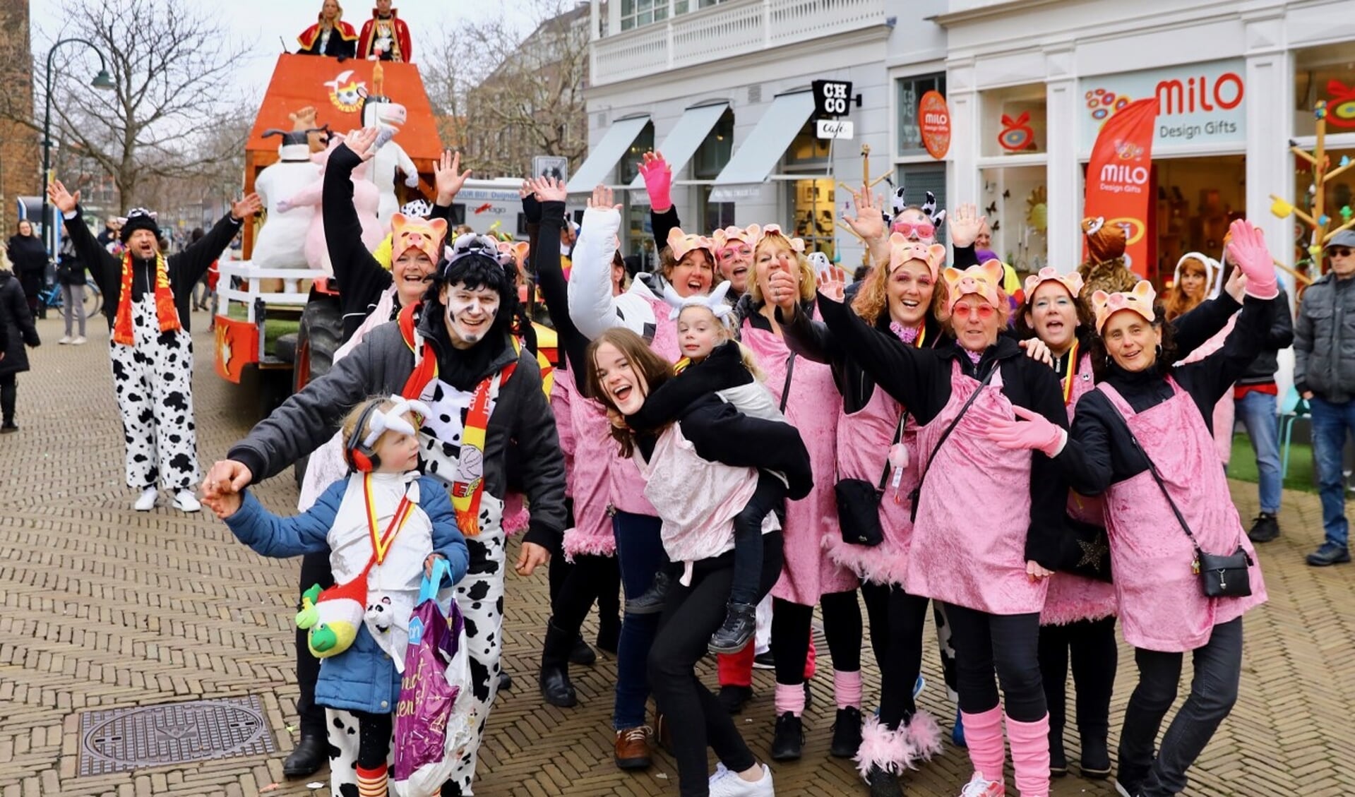 De Delftse carnavalsoptocht dreigt ten onder te gaan door de coronacrisis, vrezen verschillende betrokken organisaties. (Foto: archief/Koos Bommele) 