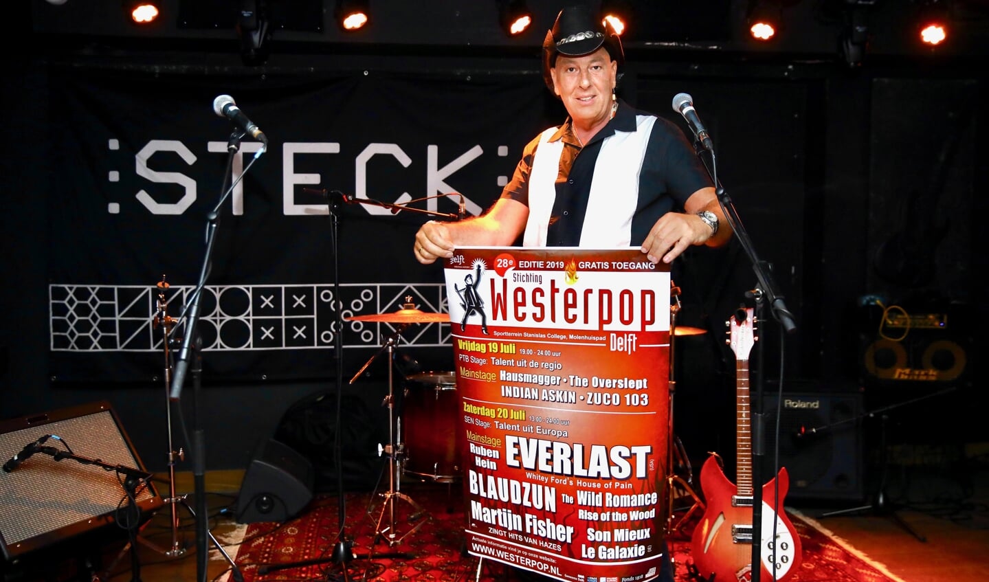 René Steijger met de poster van Westerpop 2019