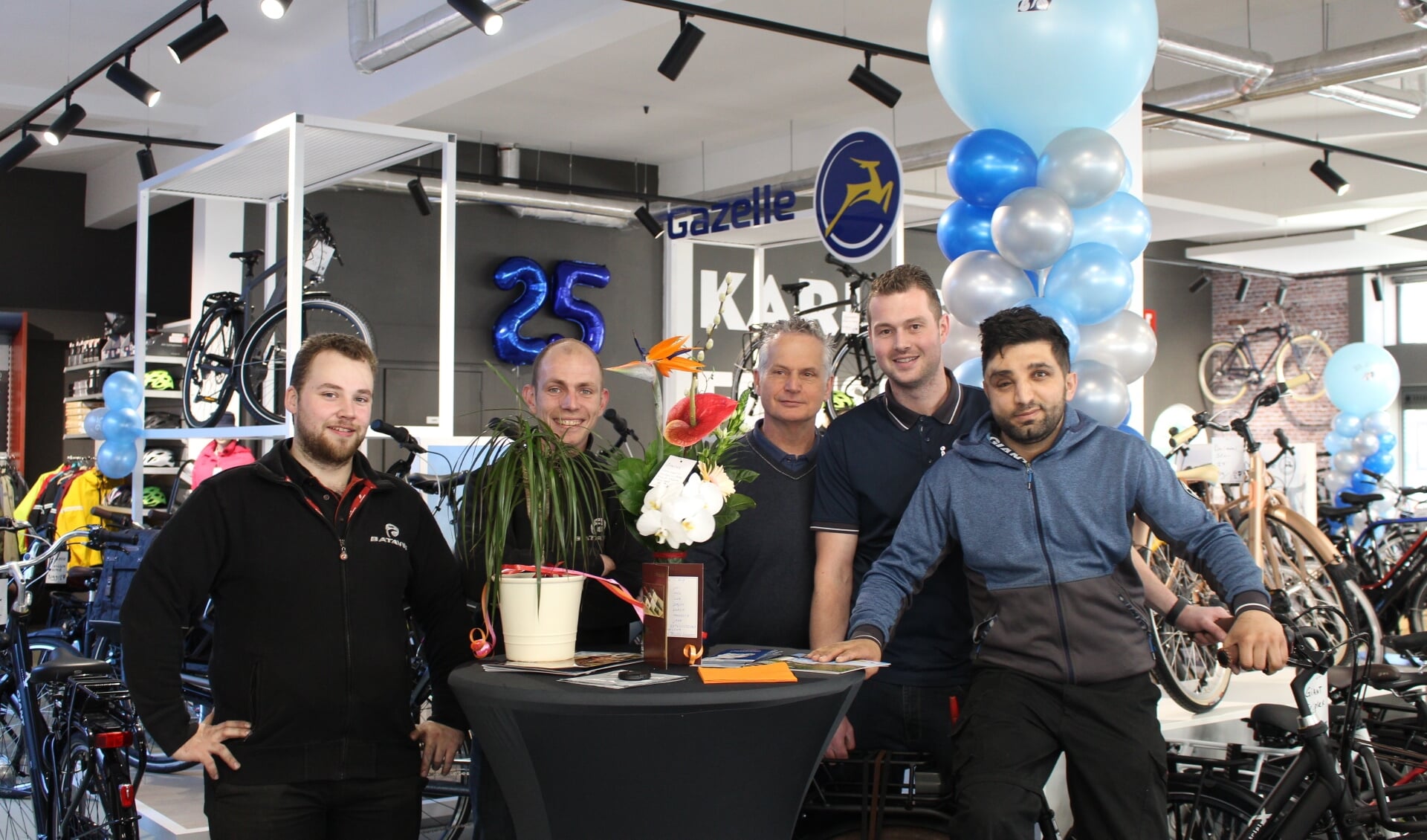 Het team van Karlas Fietsen staat ook ná het jubileum voor u klaar! (Foto: EvE)