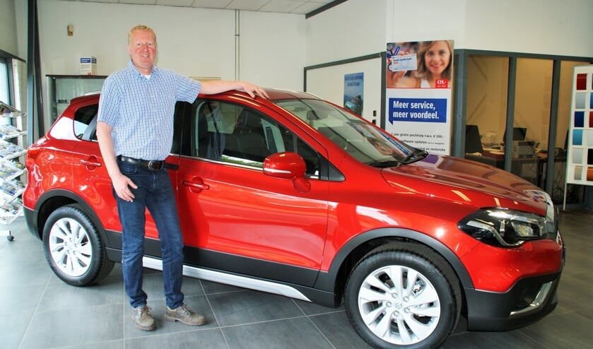 Patrick van den Berg bij de ideale vakantie-auto van Suzuki, de S-Cross.