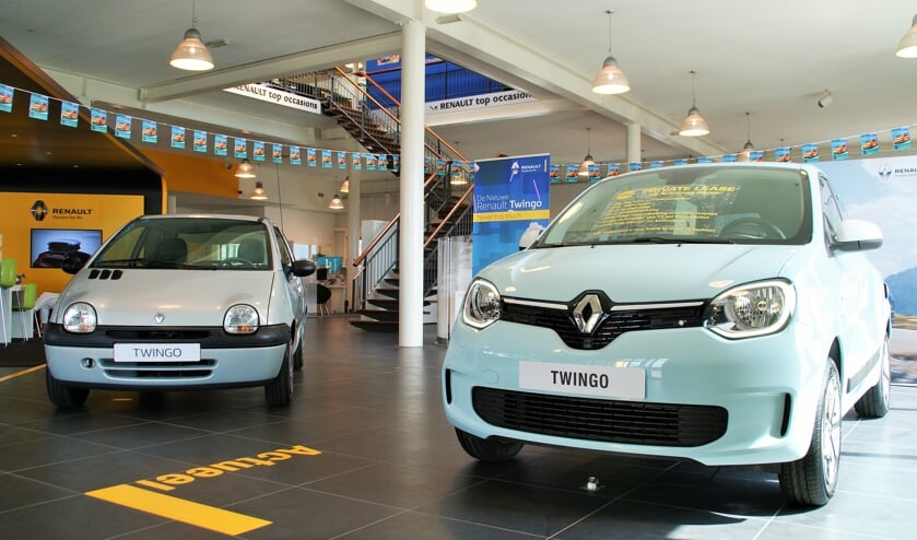 De nieuwe Twingo naast de ‘oer’-Twingo, waar het succes mee begonnen is.