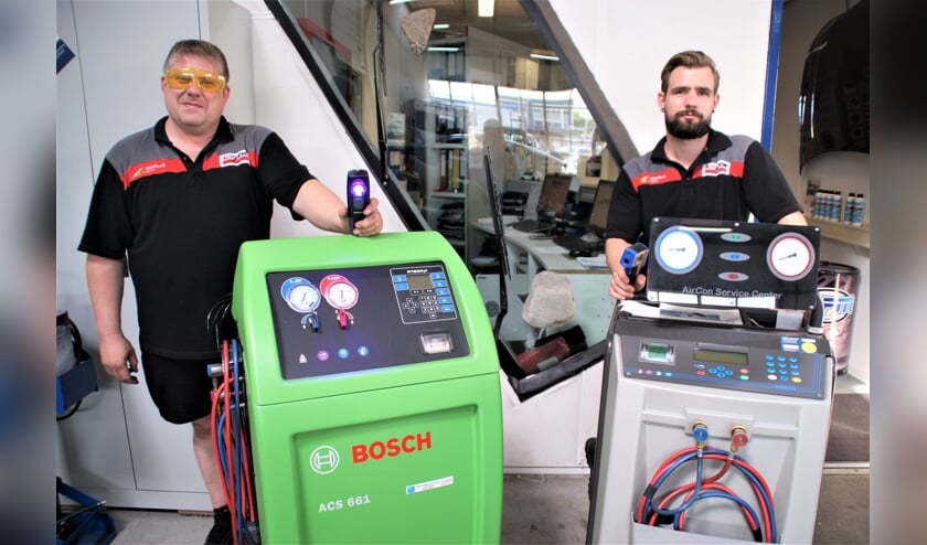 De aircospecialisten Ron en Colin van Idenburg Car Solutions: "Heerlijk gekoeld de zomer in."