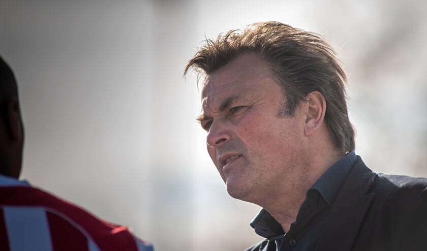 Ronald Hes promoveerde in vier jaar Den Hoorn twee keer, waarvan eenmaal via het kampioenschap. "Ik hoop ook bij Wippolder succesvol te zijn. Er zit in ieder geval genoeg potentie in de club." (foto: Roel van Dorsten)