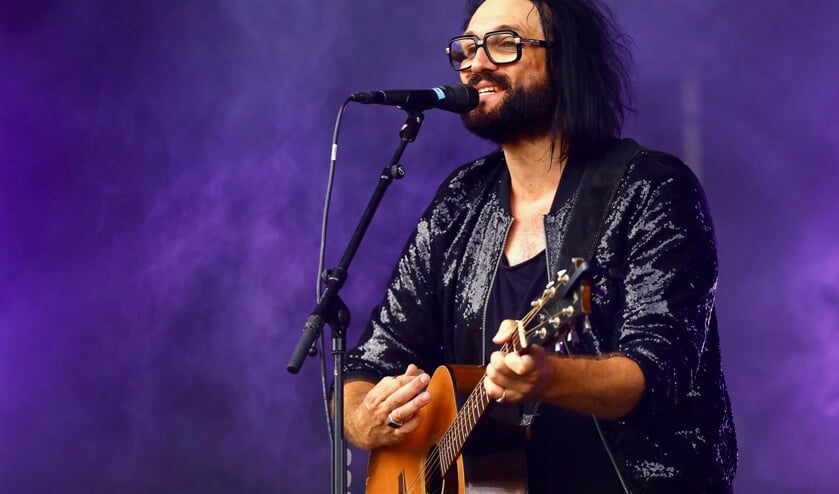 Blaudzun wist de regenbuien te verdrijven op Westerpop (Foto: Koos Bommelé)