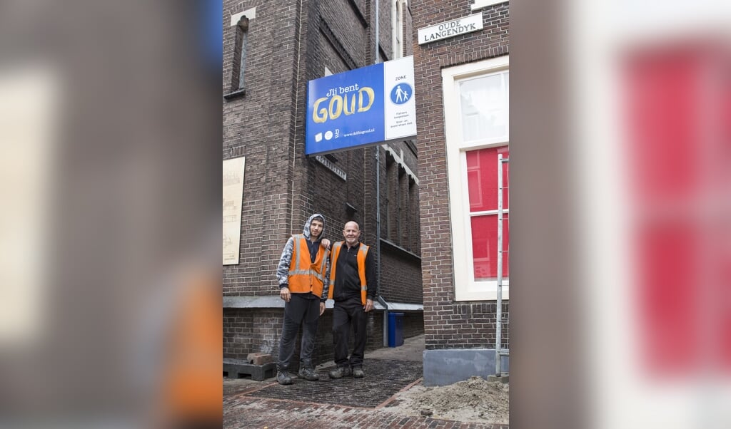 Het Gouden straatje in de binnenstad, nu al een begrip?

Als het aan de stratenmakers Wim van Dam en Rick van Weeren van Beije B.V. ligt wel...