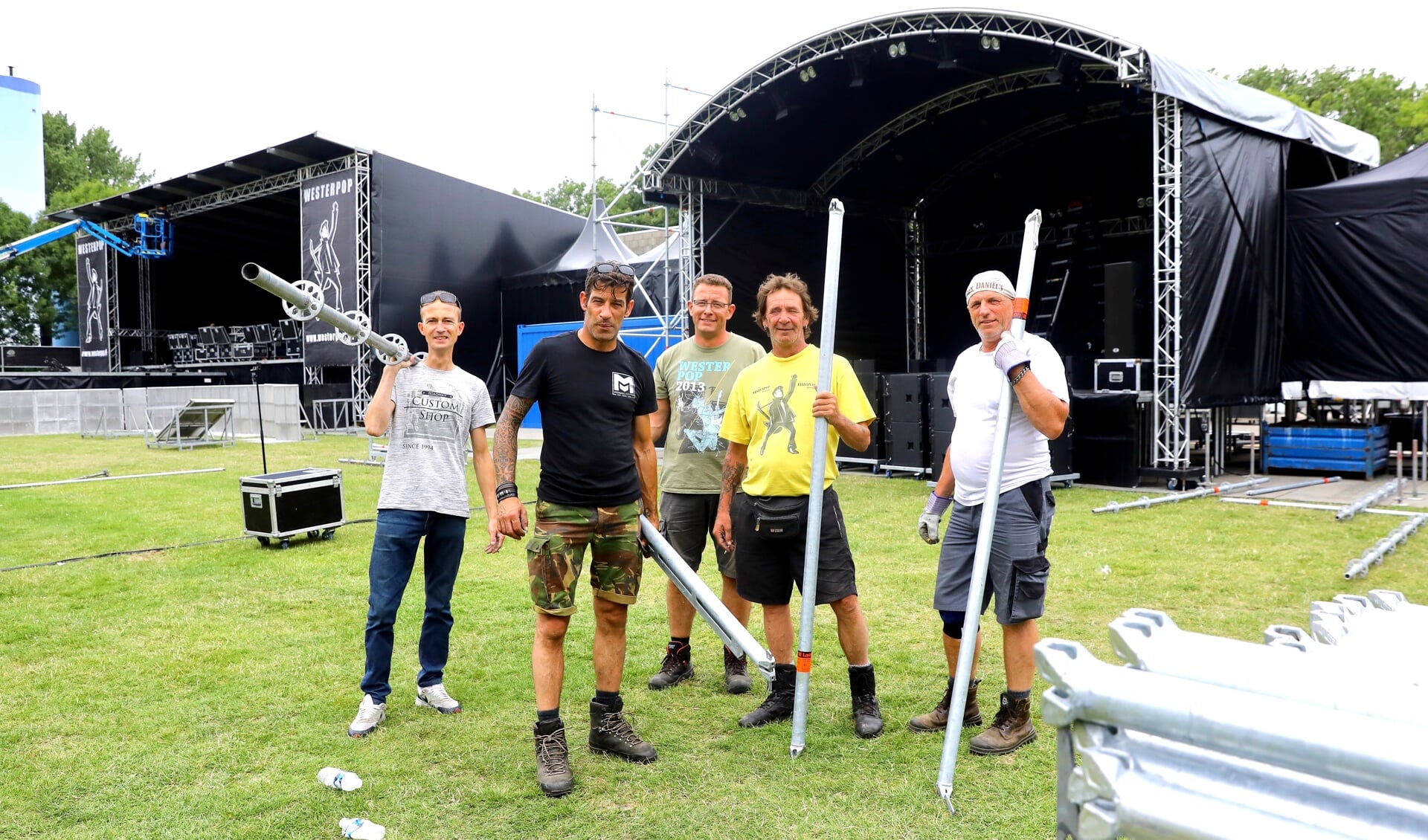 Vijf hardwerkende vrijwilligers die er mede voor zorgen dat we vanaf vrijdag 19 juli van een spetterend Westerpop kunnen genieten 