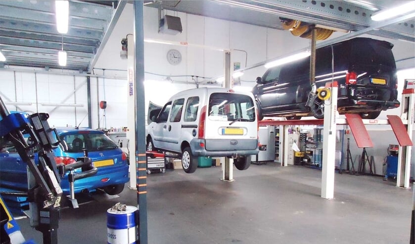 Autobedrijf Harnaschpoort, een universeel garagebedrijf.