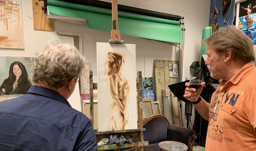 Onder het genot van een wijntje werk in een atelier bekijken. (Foto: PR)