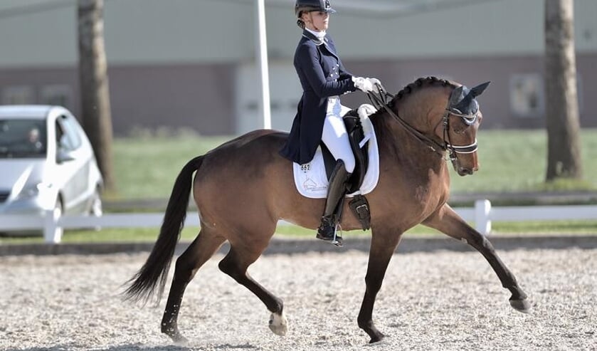 Trudy van Logchem en haar paard Enorm