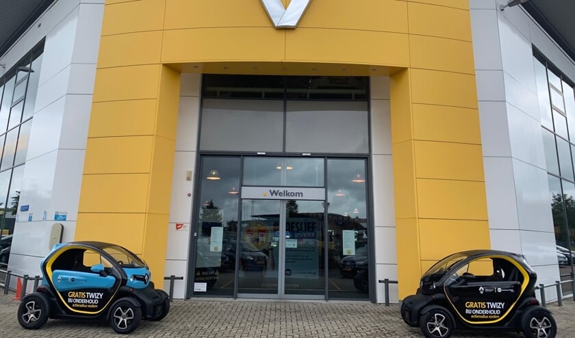 De vakkundig bestickerde Renault Twizy's die Autohaag Zeeuw als leenauto meegeeft