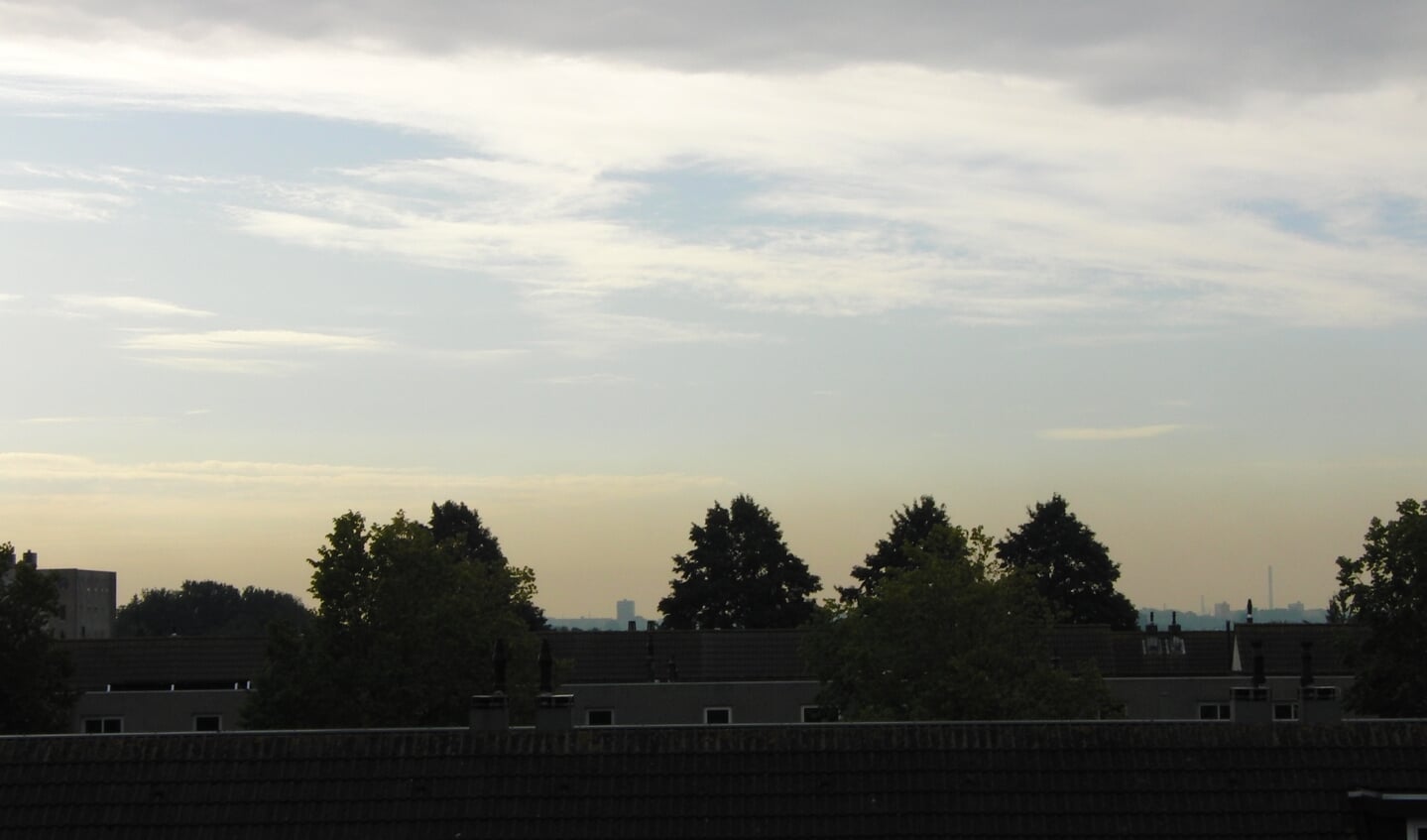 De smog die boven Rotterdam bleef hangen