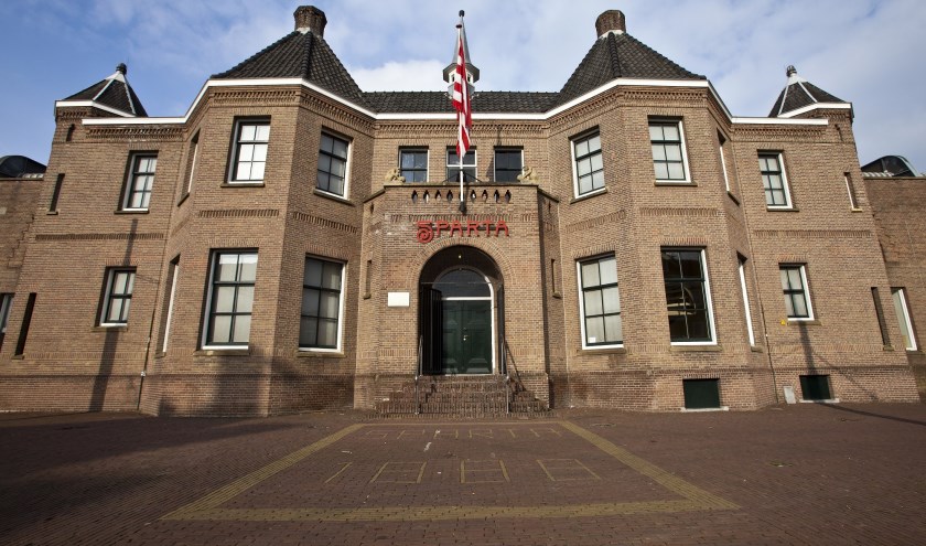 Het Kasteel, thuishaven van Sparta Rotterdam, en het museum (foto onder)