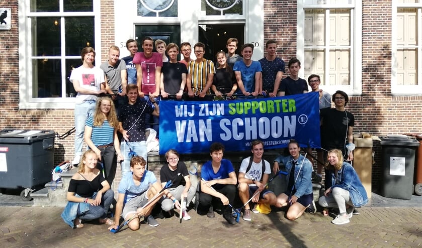 Eerstejaars studenten die mee deden aan de Clean Up Day zijn Supporters van Schoon