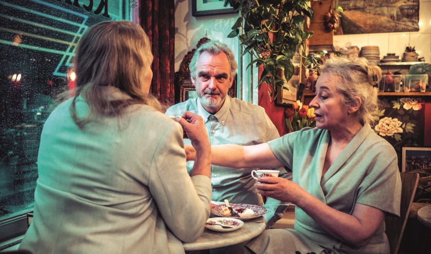 In 'The Children' komen de acteurs voor een moeilijke keuze te staan (Foto: Gordon Meuleman)
