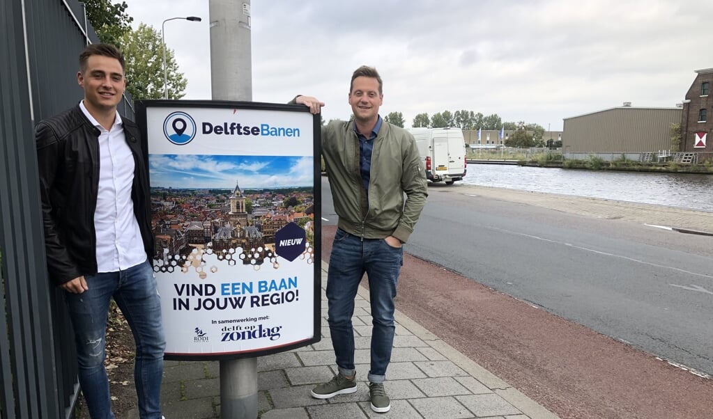 Luc en Robert trekken de aandacht met hun outdoor reclame voor DelftseBanen