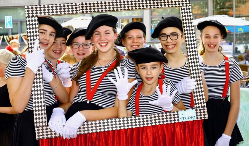 Vrolijke 'Parijzenaars' in Den Hoorn