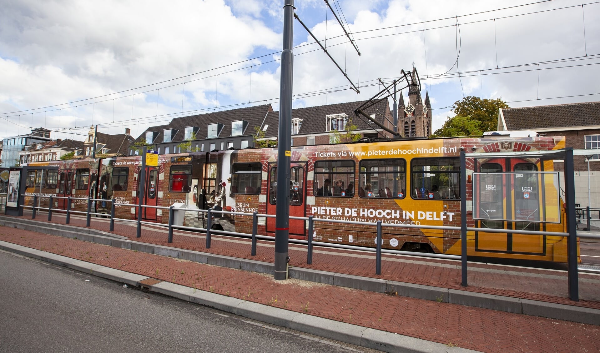 De unieke en speciale Pieter de Hooch-tram die door Delft rijdt!