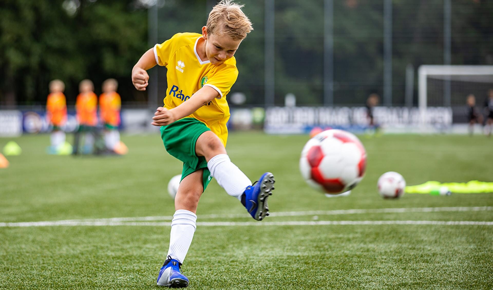 Werken aan je voetbalskills bij de ADO Den Haag Voetbalschool