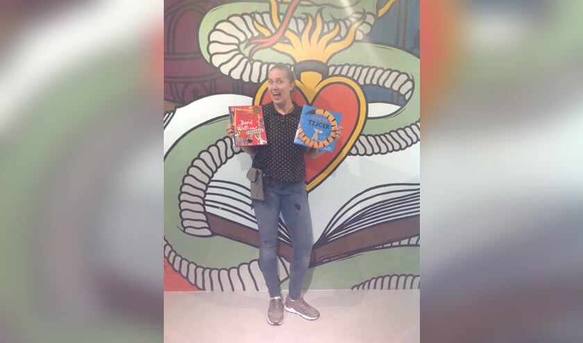 Een uitgeruste Eva met twee toppers van jeugdboeken