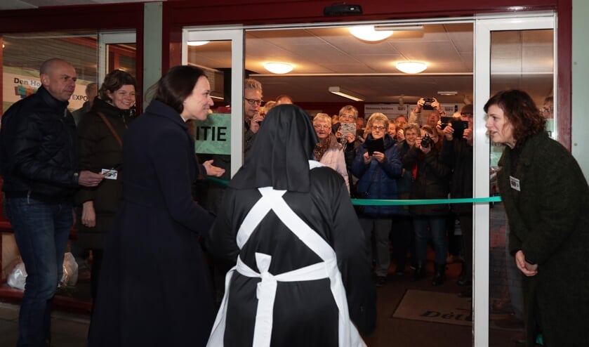 De opening van de expositie 'Dorp in beeld' (Foto: Henk Groenendaal)