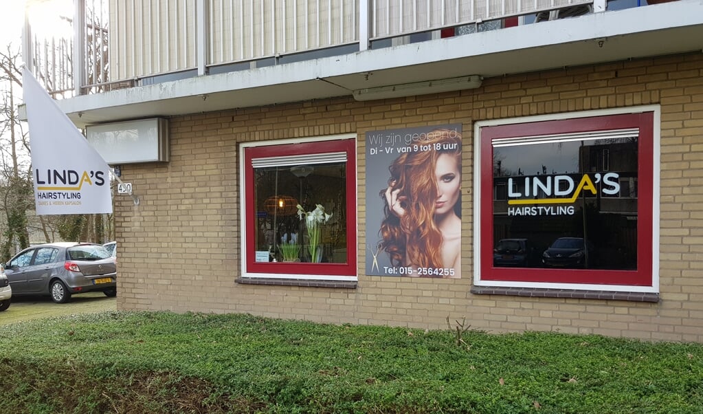 RODI Sign & Print heeft de ramen van Linda's Hairstyling bestickerd.