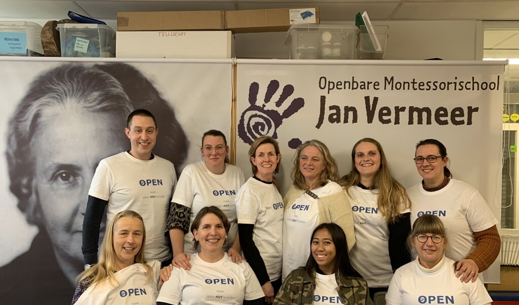 De leerkrachten van de Jan Vermeerschool dragen hun boodschap: 'Open, maar zeker niet tevreden'