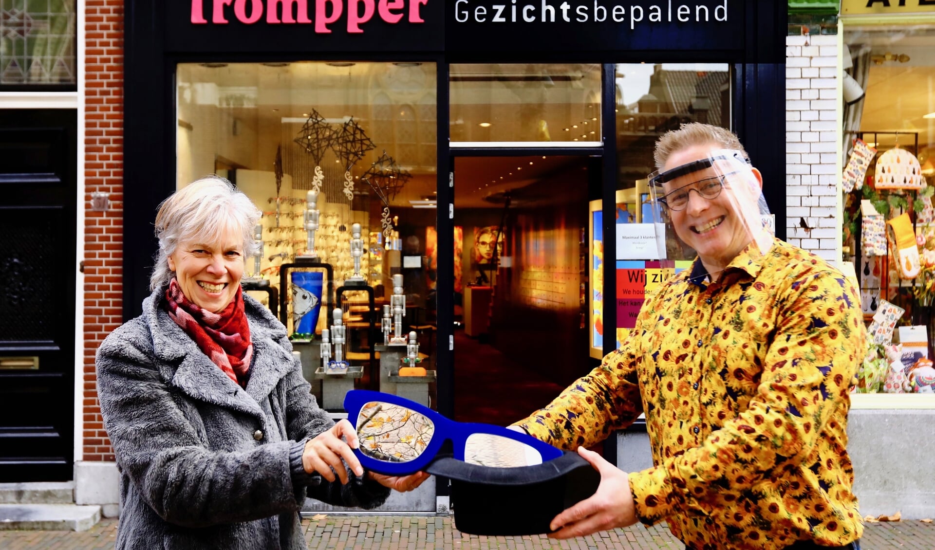 Maarten van Woerden met winnares Silvia de Jong (Foto: Koos Bommelé) 