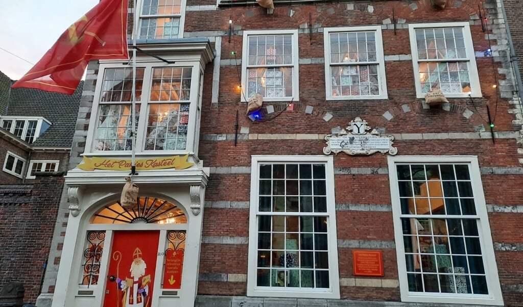 Het pakjeskasteel op de Oude Delft