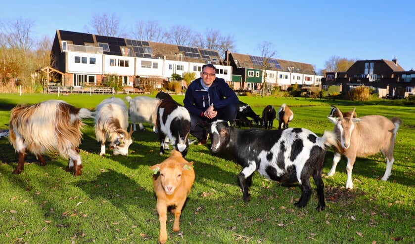 <p>Voorzitter Remmelt Thijs maakt zich zorgen om de toekomst van Kinderboerderij en Waterspeeltuin Tanthof <br>(Foto: Koos Bommelé)</p>