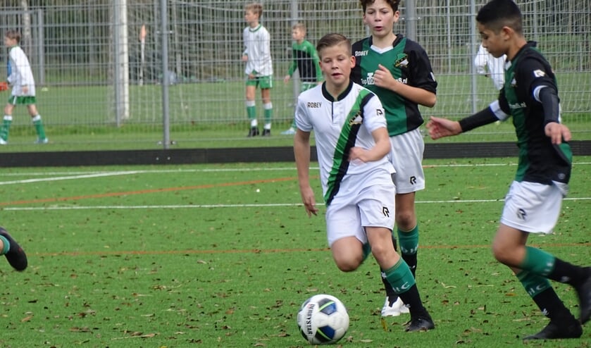 <p>Ty gaat als een speer de andere spelers voorbij (Foto: Maarten Bos)</p>
