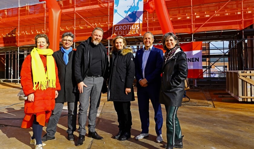 Kempinga en Wessels (Mevrouw Meijer), Van der Mark, Van der Woude, Steenbergen (Van Wijnen) en Janson (Foto: Koos Bommelé)