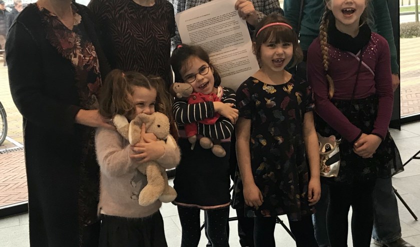Overhandiging van petitie aan wethouder Hatte van der Woude