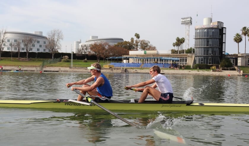 De tweeling Ries (links) en Vosse (rechts) in 'betere temperaturen' tijdens een trainingsweekend in Sevilla vorige week