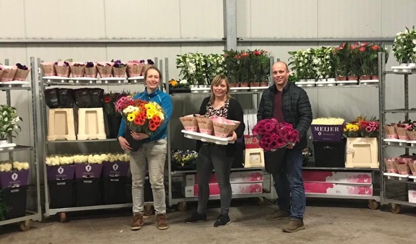 Marlies van der Velden en Jaco van Dijk brengen planten en bloemen rond in tijden van het coronavirus (foto: mvdv)