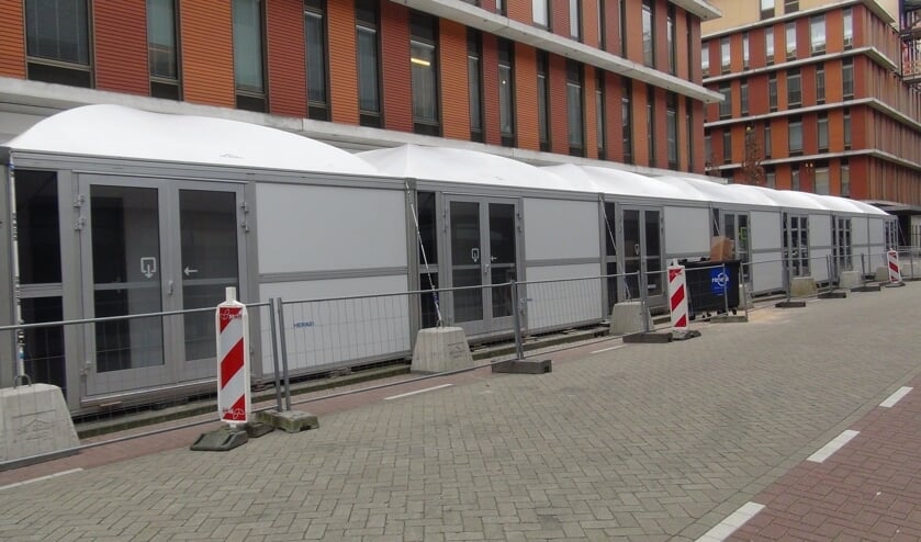 De triagetenten bij het Reinier de Graaf ziekenhuis.