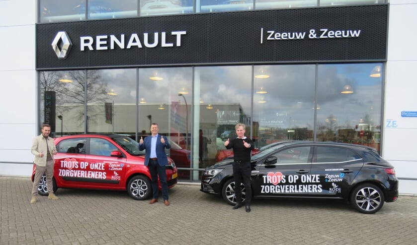 Voor de vestiging van Zeeuw & Zeeuw in Delfgauw, van links naar rechts: Bram Rontberg jr. (Rodi Media zh),
Ed Mouton (Zeeuw & Zeeuw) en Leo Rontberg (Rodi Media zh).