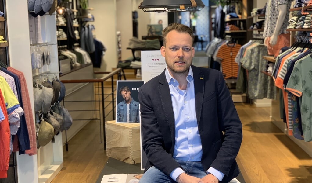 Arjan Steendam, de derde generatie, in zijn 'klein warenhuis' aan de WIjnhaven