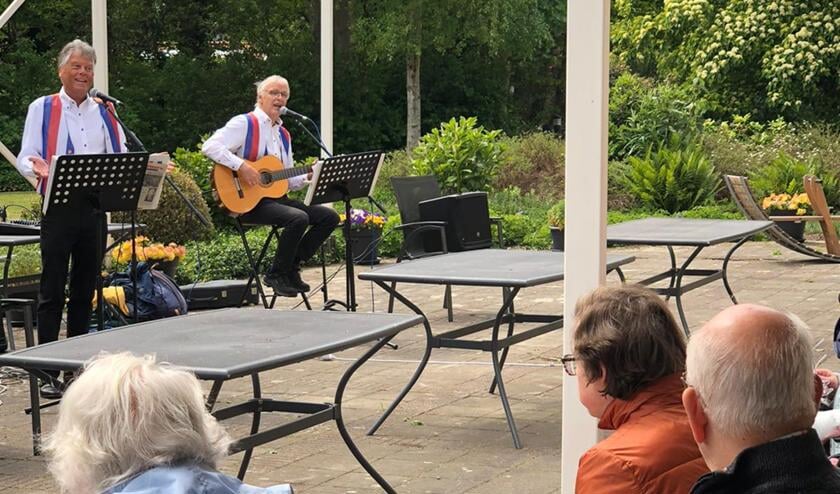 De Delftse Troubadours halen veel plezier uit de optredens bij zorginstellingen